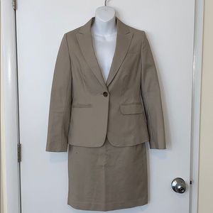 SALE ✨ Banana Republic Suit ✨